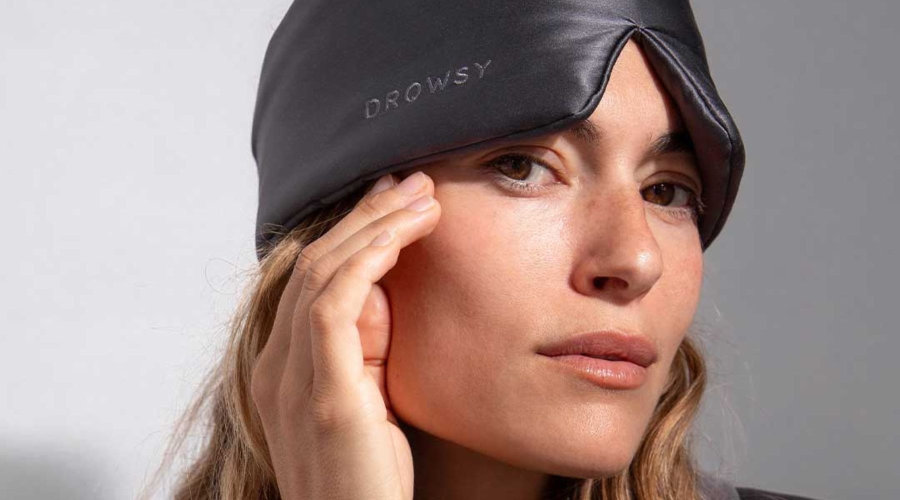 Do sleep masks contribute to skin health and prevent pimples?