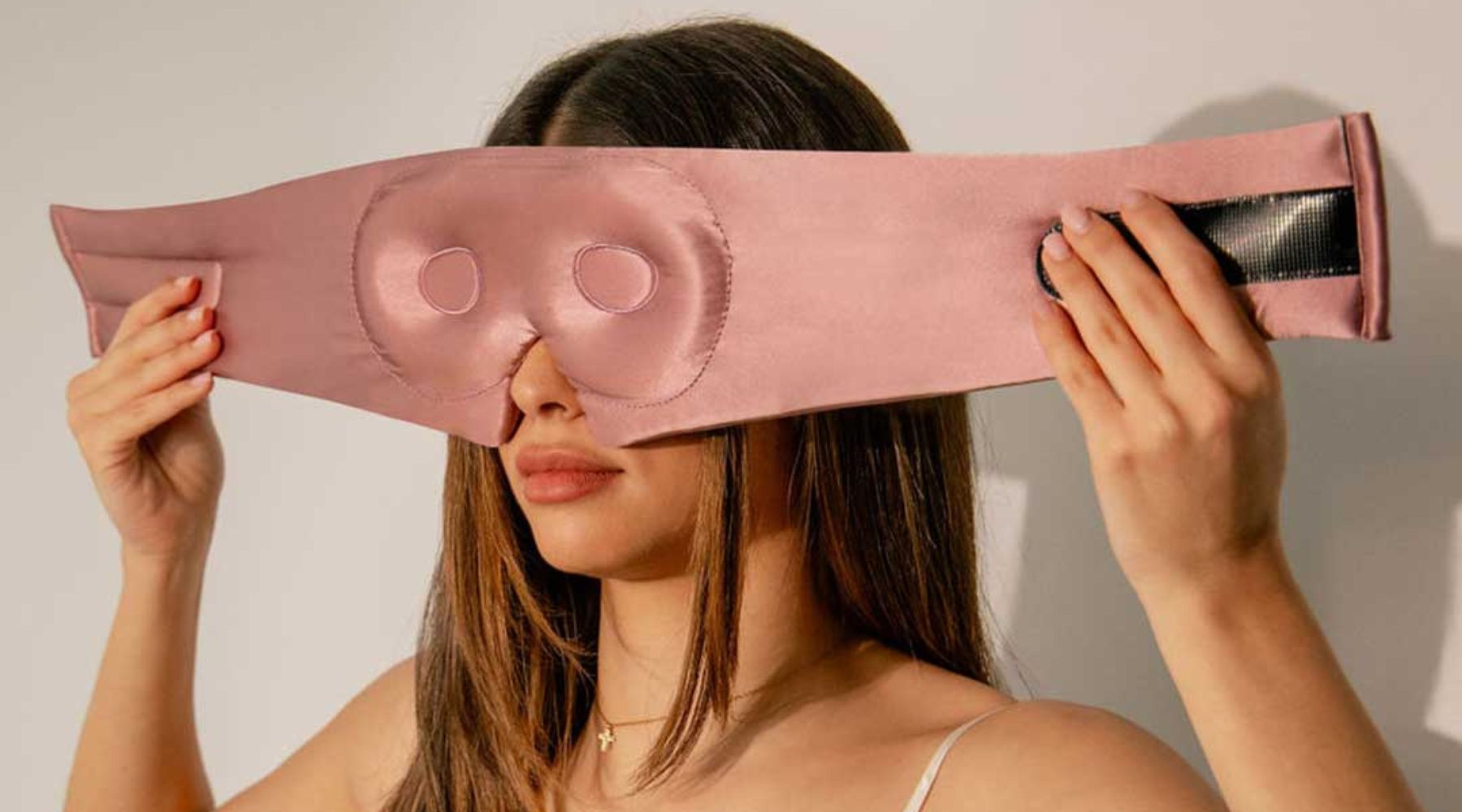 How to use a night mask to protect eyelash extensions