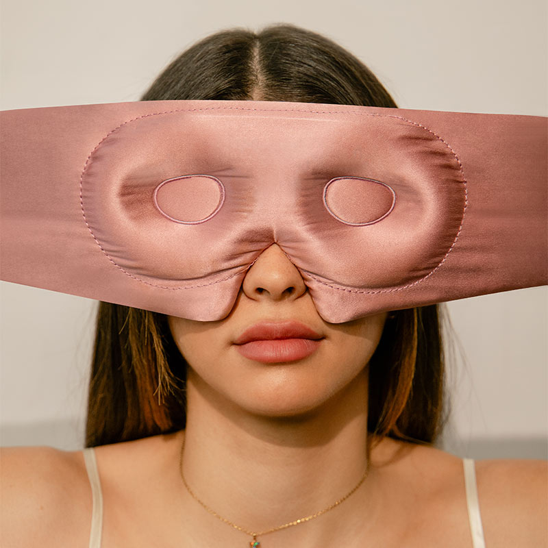 Drowsy-Sleep-Co-Damask-Rose-Eye-Lash-Protecting-Silk-Sleep-Mask-04.jpg__PID:bbd9299e-1d79-47c4-a2d1-3cbd20e50b50